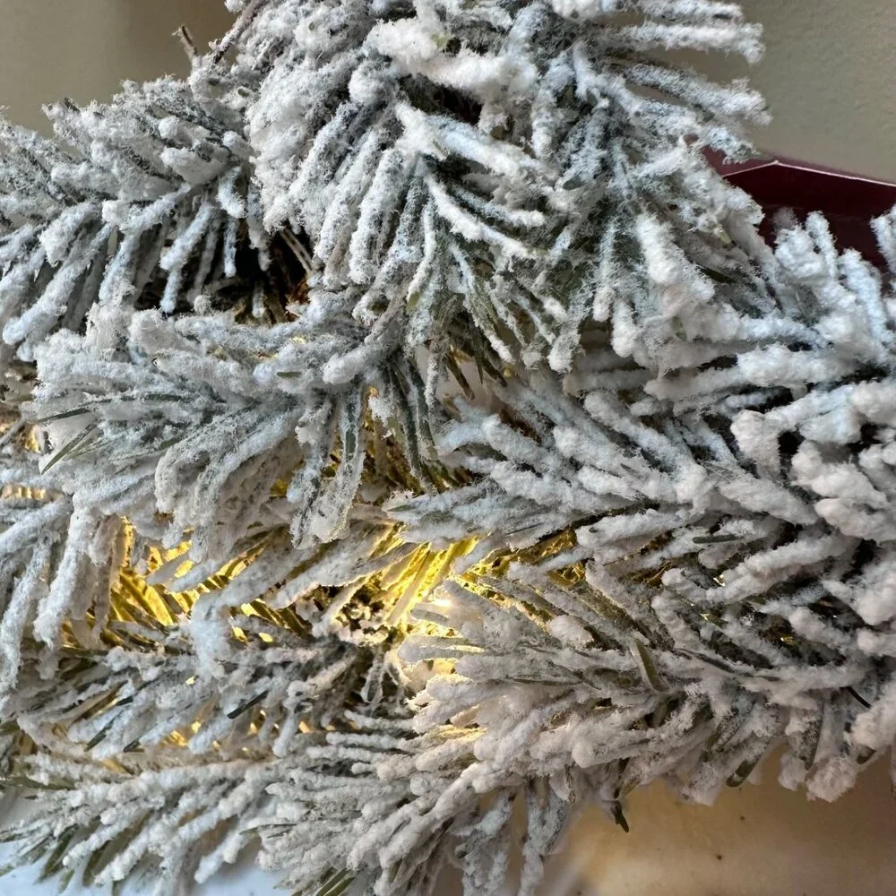 Set Of 2 Star-Shaped Flocked Christmas Wreaths With Battery Powered White Lights